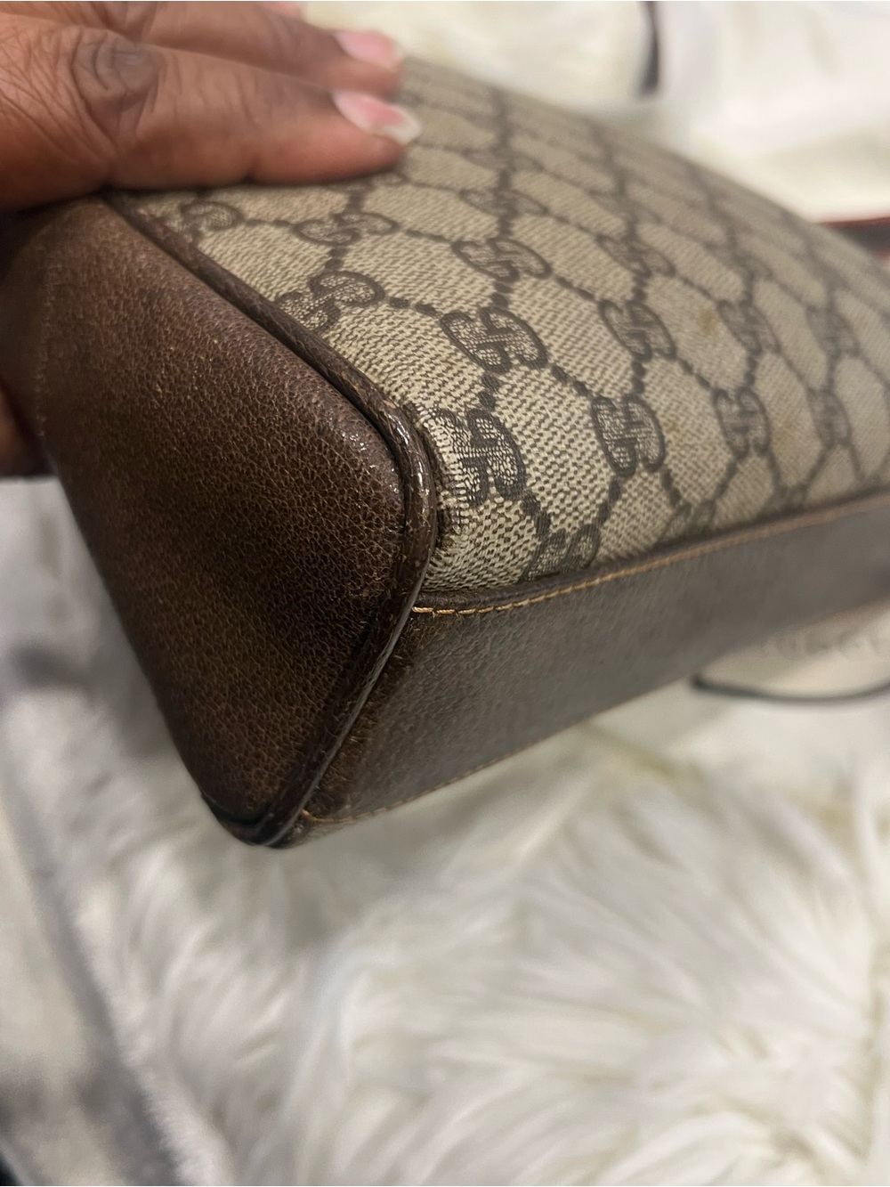 Gucci Monogram Crossbody Bag in Beige with Red Trim - Picture 4 of 17